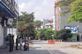 Một chốt cách ly y tế tại khu đô thị Đồng Sơn, thành phố Phúc Yên (Vĩnh Phúc). (Ảnh: Hoàng Hùng/TTXVN) 