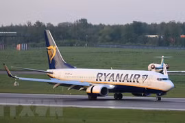 Máy bay của hãng hàng không Ryanair hạ cánh tại sân bay quốc tế Vilnius, Litva, ngày 23/5. (Ảnh: AFP/TTXVN) 