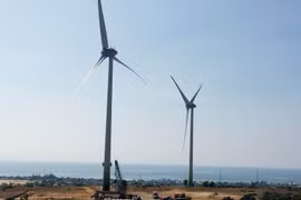 Nhà máy điện gió Mũi Dinh (xã Phước Dinh, huyện Thuận Nam, Ninh Thuận) khánh thành ngày 10/4/2019, công suất giai đoạn 1 là 37,6MW, với tổng mức đầu tư 1.472 tỷ đồng, đóng góp hằng năm 100 triệu Kwh năng lượng sạch vào lưới điện quốc gia. (Ảnh: Công Thử/T