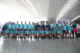 Đội tuyển Việt Nam trước giờ lên đường sang UAE. (Ảnh: Hoàng Linh/TTXVN)