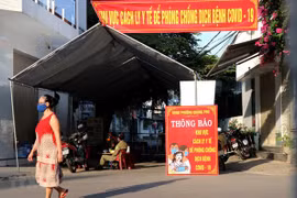 Khu vực cách ly y tế phòng chống COVID-19 tại tổ 9, phường Quảng Phú, thành phố Quảng Ngãi. (Ảnh: Lê Ngọc Phước/TTXVN) 