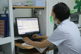 Thông tin về các trường hợp đến xét nghiệm virus SARS-CoV-2 đều được lưu trên hệ thống của Bệnh viện Đại học Y Hải Phòng. (Ảnh: Minh Thu/TTXVN)