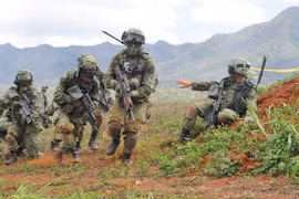 Binh sỹ Singapore trong một buổi tập trận. (Nguồn: hawaiiarmyweekly.com)