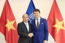 Chủ tịch nước Nguyễn Xuân Phúc với Tổng giám đốc Tổ chức Sở hữu trí tuệ thế giới (WIPO) Daren Tang. (Ảnh: Thống Nhất/TTXVN) 