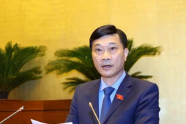 Chủ nhiệm Ủy ban Kinh tế của Quốc hội Vũ Hồng Thanh trình bày Báo cáo giải trình, tiếp thu, chỉnh lý dự thảo Nghị quyết về quy hoạch sử dụng đất quốc gia thời kỳ 2021-2030, tầm nhìn đến năm 2050 và kế hoạch sử dụng đất 5 năm (2021-2025). (Ảnh: Văn Điệp/TT