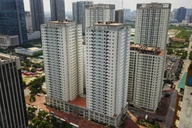 Dự án xây dựng nhà 30T1, 30T2 ô đất A14 Khu đô thị Nam Trung Yên, quận Cầu Giấy được trưng dụng làm nơi cách ly, lập bệnh viện dã chiến. (Ảnh: Thành Đạt/TTXVN) 