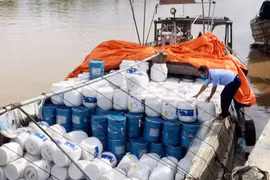 Ghe chở hóa chất không hóa đơn. (Nguồn: laodong.vn)
