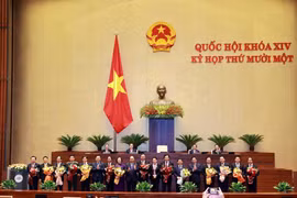 Một số Phó Thủ tướng Chính phủ, một số Bộ trưởng và thành viên khác của Chính phủ ra mắt Quốc hội sau khi được phê chuẩn. (Ảnh: Thống Nhất/TTXVN)