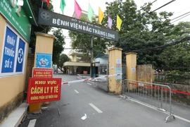 Bệnh viện Bắc Thăng Long tạm dừng tiếp nhận bệnh nhân đến khám và điều trị cho đến khi có thông báo mới.(Ảnh: Minh Quyết/TTXVN) 