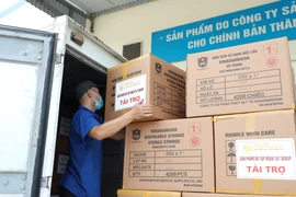 Tập đoàn T&T Group “tiếp sức” cho TP Hồ Chí Minh 500.000 bộ bơm tiêm nhằm hỗ trợ địa phương trong đợt tiêm chủng vắc-xin COVID-19 lớn nhất từ trước đến nay. (Nguồn: Vietnam+)