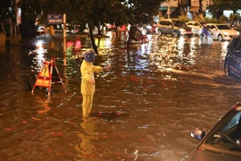 Mưa lớn chiều 11/5/2021 gây ngập cục bộ ở Hà Nội. (Ảnh: Thanh Tùng/TTXVN)