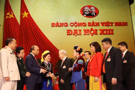 Tổng Bí thư, Chủ tịch nước Nguyễn Phú Trọng và Thủ tướng Chính phủ Nguyễn Xuân Phúc với các đại biểu. (Ảnh: TTXVN)