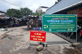 Thiết lập chốt bảo vệ Vùng xanh tại chợ Thanh Sơn (phường Thanh Sơn, thành phố Phan Rang-Tháp Chàm để phòng, chống dịch COVID-19. (Ảnh: Nguyễn Thành/TTXVN) 