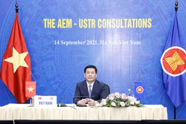 Bộ trưởng Bộ Công Thương Nguyễn Hồng Diên làm trưởng đoàn tham dự hội nghị tại điểm cầu Hà Nội. (Ảnh: Trần Việt/TTXVN) 