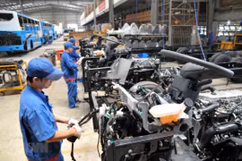 Tổng công ty Cơ khí Giao thông vận tải Sài Gòn-Samco (TP. Hồ Chí Minh) chuyên sản xuất, lắp ráp ôtô từ 28 đến 80 chỗ. (Ảnh: An Hiếu/TTXVN)
