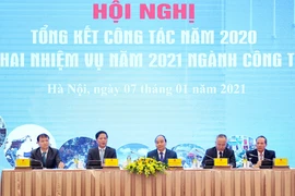 Thủ tướng Nguyễn Xuân Phúc dự và chỉ đạo hội nghị. (Ảnh: Thống Nhất/TTXVN)