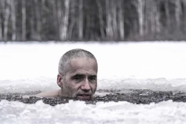 Valerjan Romanovski thường gây ấn tượng với khả năng chịu đựng cái lạnh hơn người. (Nguồn: Radio Kielse)