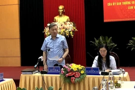 Đại tướng Tô Lâm, Ủy viên Bộ Chính trị, Bộ trưởng Bộ Công an, Ủy viên Hội đồng bầu cử Quốc gia phát biểu chỉ đạo tại buổi làm việc. (Ảnh: Lê Ngọc Phước/TTXVN)