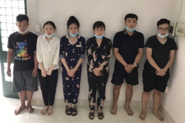 6 đối tượng trong vụ xuất cảnh trái phép qua biên giới Campuchia bị bắt giữ. (Ảnh: TTXVN phát)
