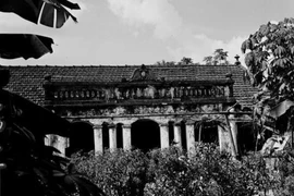 Ngày 18 và 19/12/1946, Ban Thường vụ Trung ương Đảng đã họp hội nghị tại Vạn Phúc (Hà Đông), quyết định phát động toàn quốc kháng chiến. Trong ảnh: Ngôi nhà ở làng Vạn Phúc, nơi Chủ tịch Hồ Chí Minh viết Lời kêu gọi Toàn quốc kháng chiến. (Ảnh: TTXVN)
