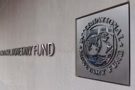 Logo của Quỹ tiền tệ quốc tế tại trụ sở ở Washington DC., Mỹ. (Ảnh: AFP/TTXVN)