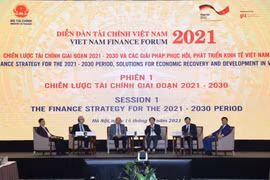Các đại biểu tham luận tại diễn đàn. (Ảnh: Phạm Hậu/TTXVN)