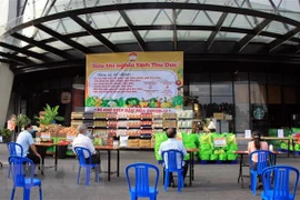 Lễ khai trương chương trình Siêu thị nghĩa tình Thủ Đức và chương trình đi chợ giúp dân mùa COVID-19 tại TP.HCM. (Ảnh: TTXVN phát)