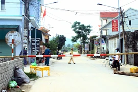 Phong tỏa 5 thôn tại xã Quỳnh Lập khi có một trường hợp mắc COVID-19. (Ảnh: Tá Chuyên/TTXVN) 