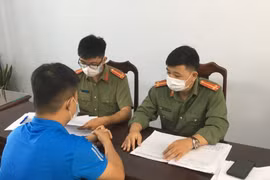 Một vụ xử phạt đưa tin sai sự thật về dịch COVID-19. (Nguồn: TTXVN)