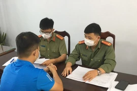 Một vụ xử phạt đưa tin sai sự thật về dịch COVID-19. (Nguồn: TTXVN)