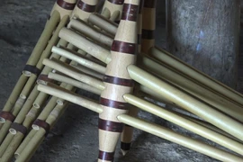 Trung bình làm mỗi chiếc khèn sẽ phải mất hơn 3 ngày mới hoàn thành. (Ảnh: Nguyễn Chiến/TTXVN)