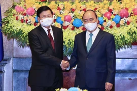 Chủ tịch nước Nguyễn Xuân Phúc hội kiến Tổng Bí thư, Chủ tịch nước Lào Thongloun Sisoulith. (Ảnh: Thống Nhất/TTXVN) 