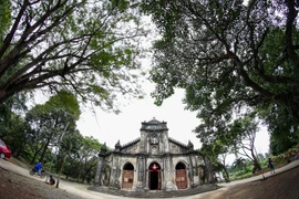Trải qua hơn 117 năm nhà thờ gần như vẫn giữa được nguyên vẹn nét cổ kính, độc đáo, hiếm có trong vẻ đẹp của kiến trúc và chất liệu xây dựng. (Ảnh:Trần Lê Lâm/TTXVN) 