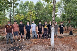 Các đối tượng người Trung Quốc bị bắt giữ. (Ảnh: Thanh Bình/TTXVN)