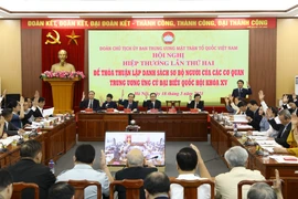 Các đại biểu biểu quyết tại Hội nghị. (Ảnh: Văn Điệp/TTXVN)