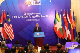 Thủ tướng Nguyễn Xuân Phúc, Chủ tịch ASEAN 2020 phát biểu tại Lễ khai mạc Hội nghị Bộ trưởng Ngoại giao Hiệp hội các quốc gia Đông Nam Á-ASEAN lần thứ 53 (AMM 53) theo hình thức trực tuyến. (Ảnh: Lâm Khánh/TTXVN) 