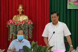 Thứ trưởng Bộ Y tế Đỗ Xuân Tuyên phát biểu tại buổi làm việc. (Ảnh: Chương Đài/TTXVN)