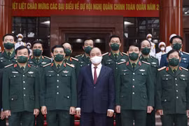 Hình ảnh Chủ tịch nước Nguyễn Xuân Phúc với các đại biểu dự hội nghị. (Ảnh: Thống Nhất/TTXVN)