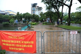 Không còn hiện tượng người dân tập thể dục tại khu vực quanh hồ Tây. (Ảnh: Thành Đạt/TTXVN) 