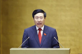 Phó Thủ tướng Chính phủ nhiệm kỳ 2016-2021 Phạm Bình Minh trình bày Báo cáo về đánh giá kết quả thực hiện kế hoạch phát triển kinh tế-xã hội, ngân sách nhà nước 6 tháng đầu năm và các giải pháp thực hiện kế hoạch phát triển kinh tế-xã hội, ngân sách nhà n