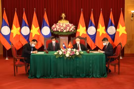 Lễ ký Thỏa thuận hợp tác giữa hai Văn phòng Trung ương của hai Đảng giai đoạn 2021-2025. (Ảnh: Trí Dũng/TTXVN) 