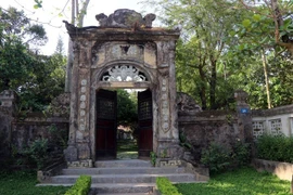 Cổng vào nhà vườn An Hiên. (Ảnh: Đỗ Trưởng/TTXVN)