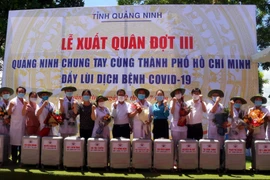 Các bác sỹ tỉnh Nghệ An thể hiện sự quyết tâm cùng Thành phố Hồ Chí Minh khống chế dịch COVID-19. (Ảnh: Văn Tý/TTXVN) 