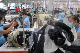 Công ty Cổ phần Đầu tư Quốc tế Phong Phú-Phú Yên đang có nhu cầu tuyển dụng công nhân là cơ hội cho nhiều lao động có việc làm sau dịch COVID-19. (Ảnh: Xuân Triệu/TTXVN)