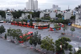 Khung cảnh vắng vẻ tại bến xe Giáp Bát (Ảnh: Hoàng Đạt/Vietnam+)