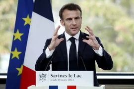 Tổng thống Pháp Emmanuel Macron phát biểu tại một sự kiện ở Savines-Le-Lac, Pháp, ngày 30/3/2023. (Ảnh: AFP/TTXVN)