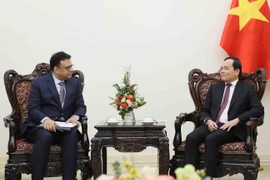 Phó Thủ tướng Trần Lưu Quang tiếp Phó Chủ tịch cấp cao Tập đoàn Procter và Gamble Nitin Darbari. (Ảnh: An Đăng/TTXVN)