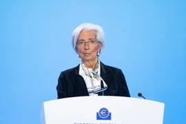 Chủ tịch ECB Christine Lagarde phát biểu tại cuộc họp báo ở Frankfurt, Đức. (Ảnh: THX/TTXVN)