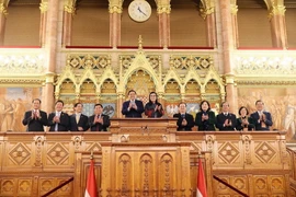Thủ tướng Phạm Minh Chính và Phu nhân tham quan Nhà Quốc hội Hungary