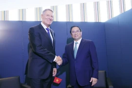 Thủ tướng Phạm Minh Chính gặp Tổng thống Romania Klaus Iohannis tại Trụ sở Liên hợp quốc ở New York (Mỹ). (Ảnh: Dương Giang/TTXVN)